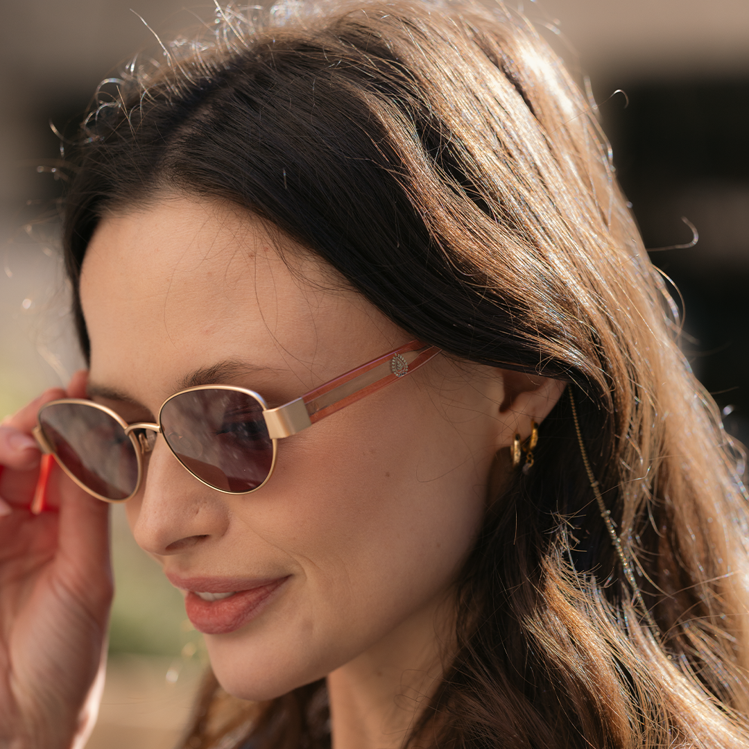 Woman wearing sunglasses