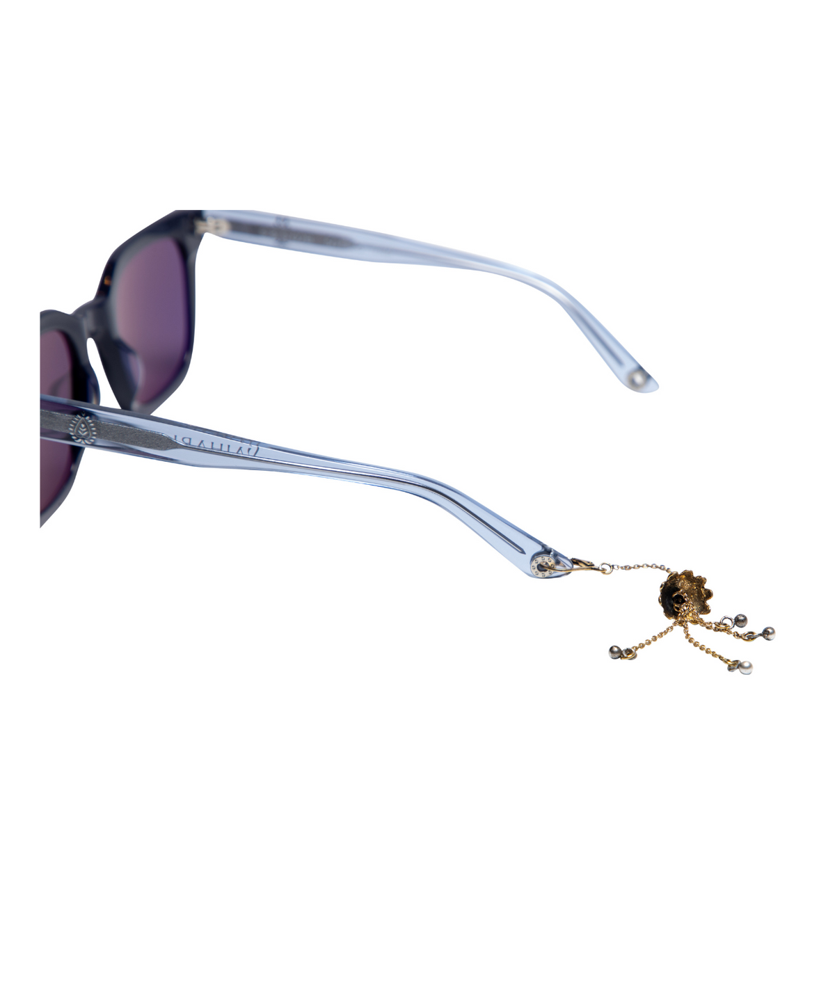 Sunglasses with a decorative chain